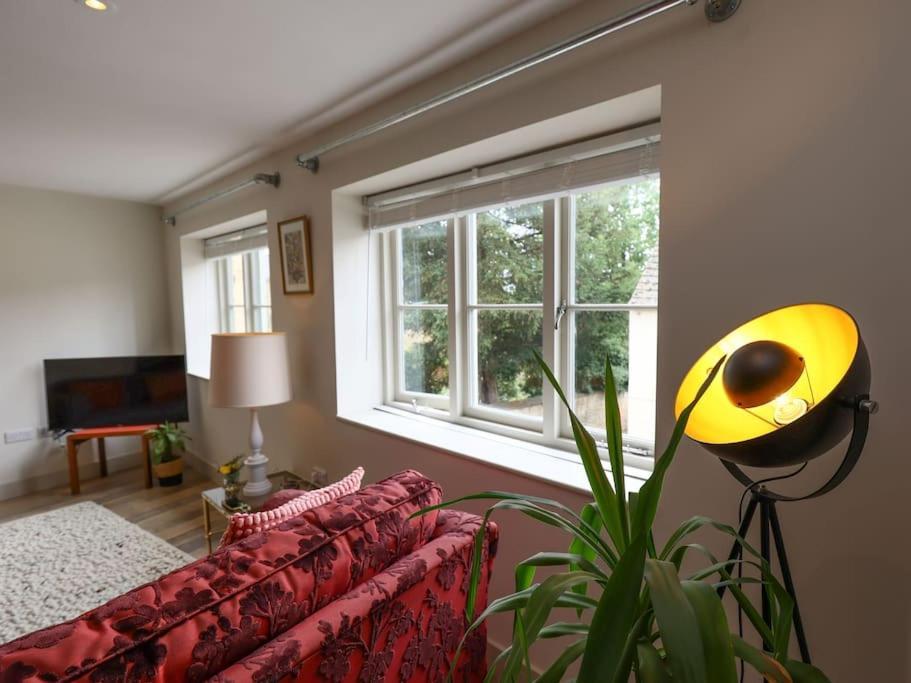 Spacious 1-Bed Apartment With Super King Or Twin In Central Charlbury, Cotswolds Esterno foto