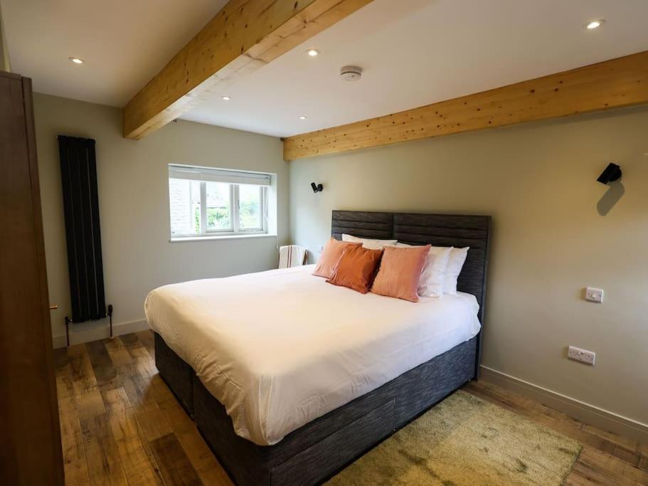 Spacious 1-Bed Apartment With Super King Or Twin In Central Charlbury, Cotswolds Esterno foto