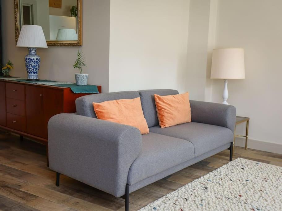 Spacious 1-Bed Apartment With Super King Or Twin In Central Charlbury, Cotswolds Esterno foto