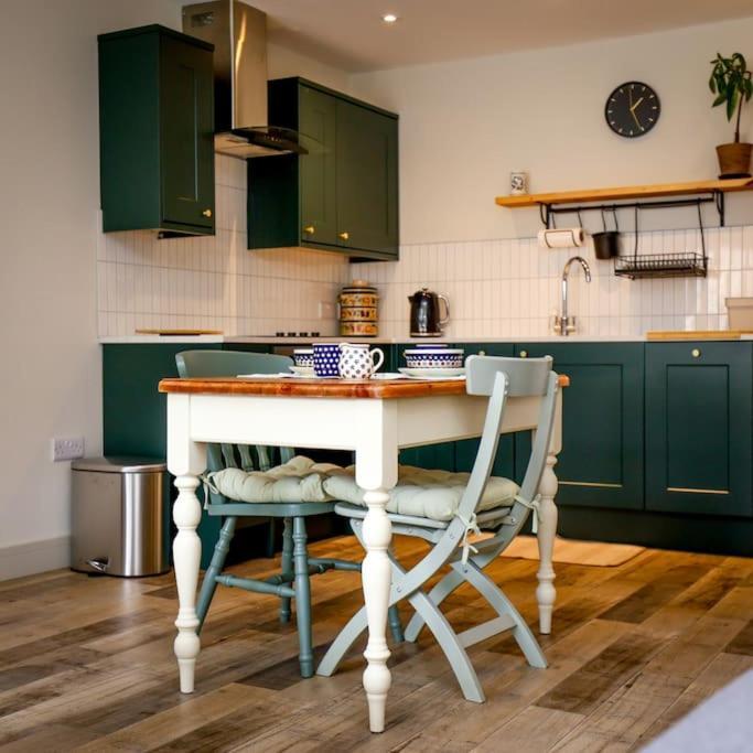 Spacious 1-Bed Apartment With Super King Or Twin In Central Charlbury, Cotswolds Esterno foto