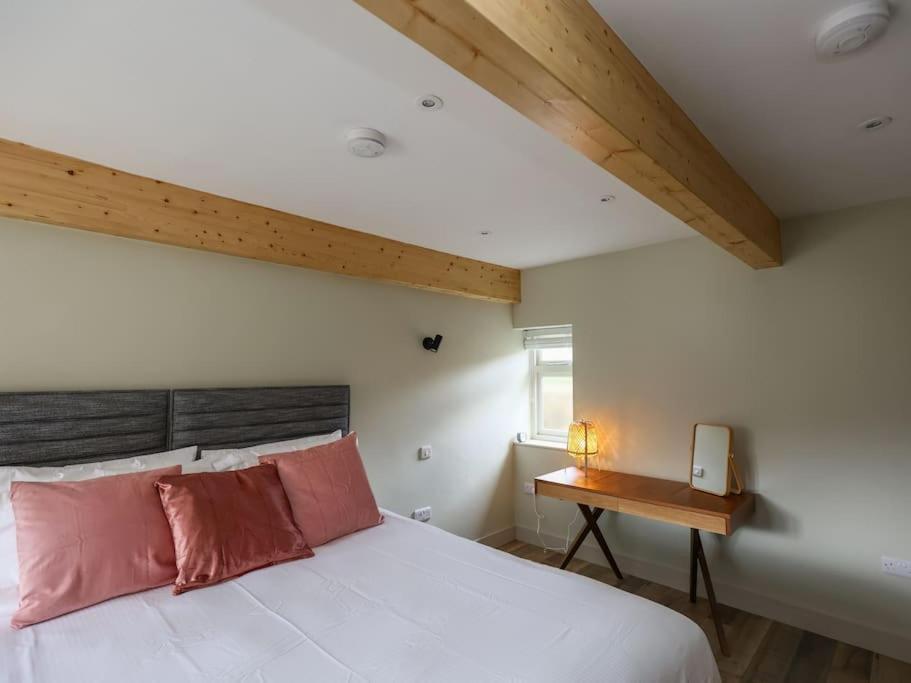 Spacious 1-Bed Apartment With Super King Or Twin In Central Charlbury, Cotswolds Esterno foto