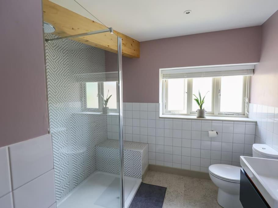 Spacious 1-Bed Apartment With Super King Or Twin In Central Charlbury, Cotswolds Esterno foto